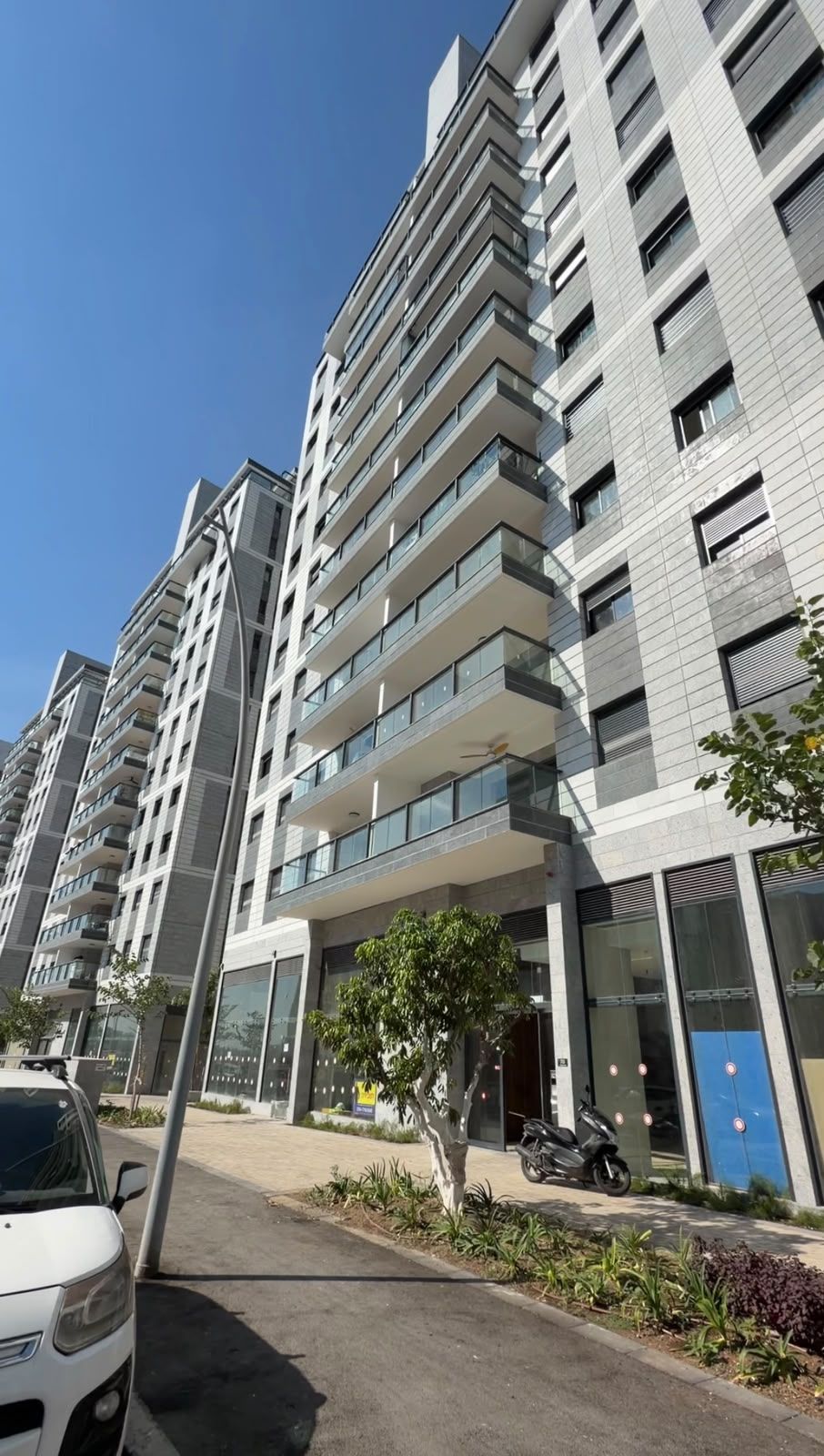 להשכרה חנות במרכז העסקים החדש של שכונת נווה איילון באור יהודה – תמונה 1