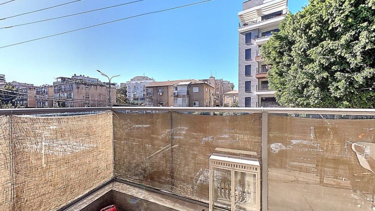 למכירה: 4 חדרים ברחוב טרומפלדור פתח תקווה – תמונה 2