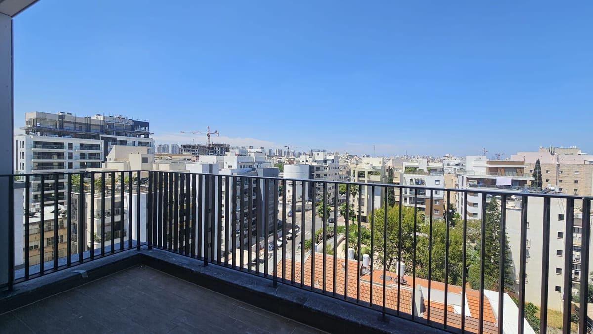 למכירה: 5 חדרים חדשה עם סוכה ברחוב אלונים פתח תקווה – תמונה 7